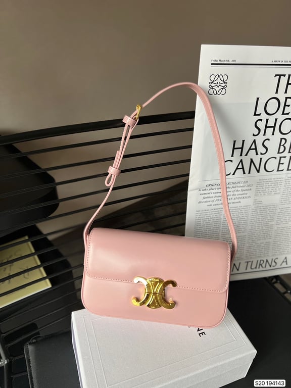CE SHOULDER BAG TRIOMPHE IN SHINY CALFSKIN LIGHT PINK 18CM