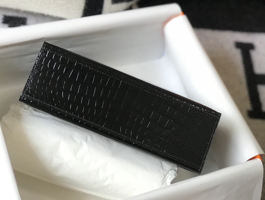 HM MINI KELLY POCHETTE CROCODILE GOLD TONED HARDWARE BLACK 22CM