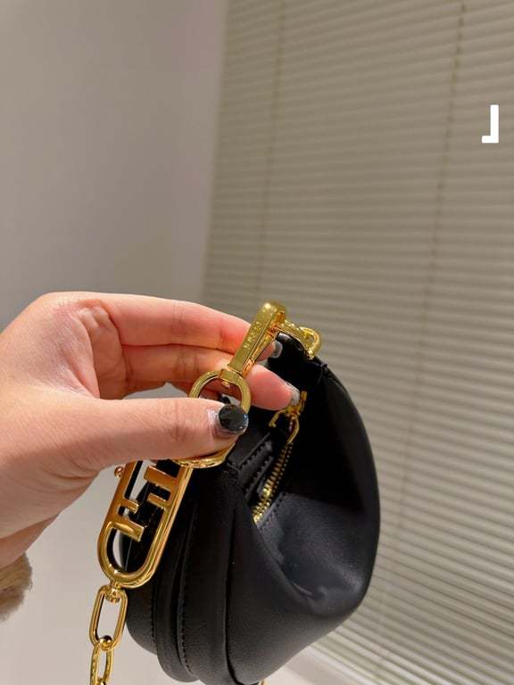 FD NANO GRAPHY BLACK LEATHER CHARM 19CM