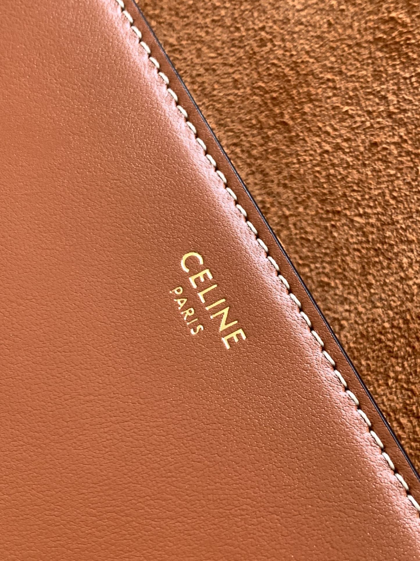 CE BESACE CUIR TRIOMPHE IN SMOOTH CALFSKIN TAN 111233DU304LU