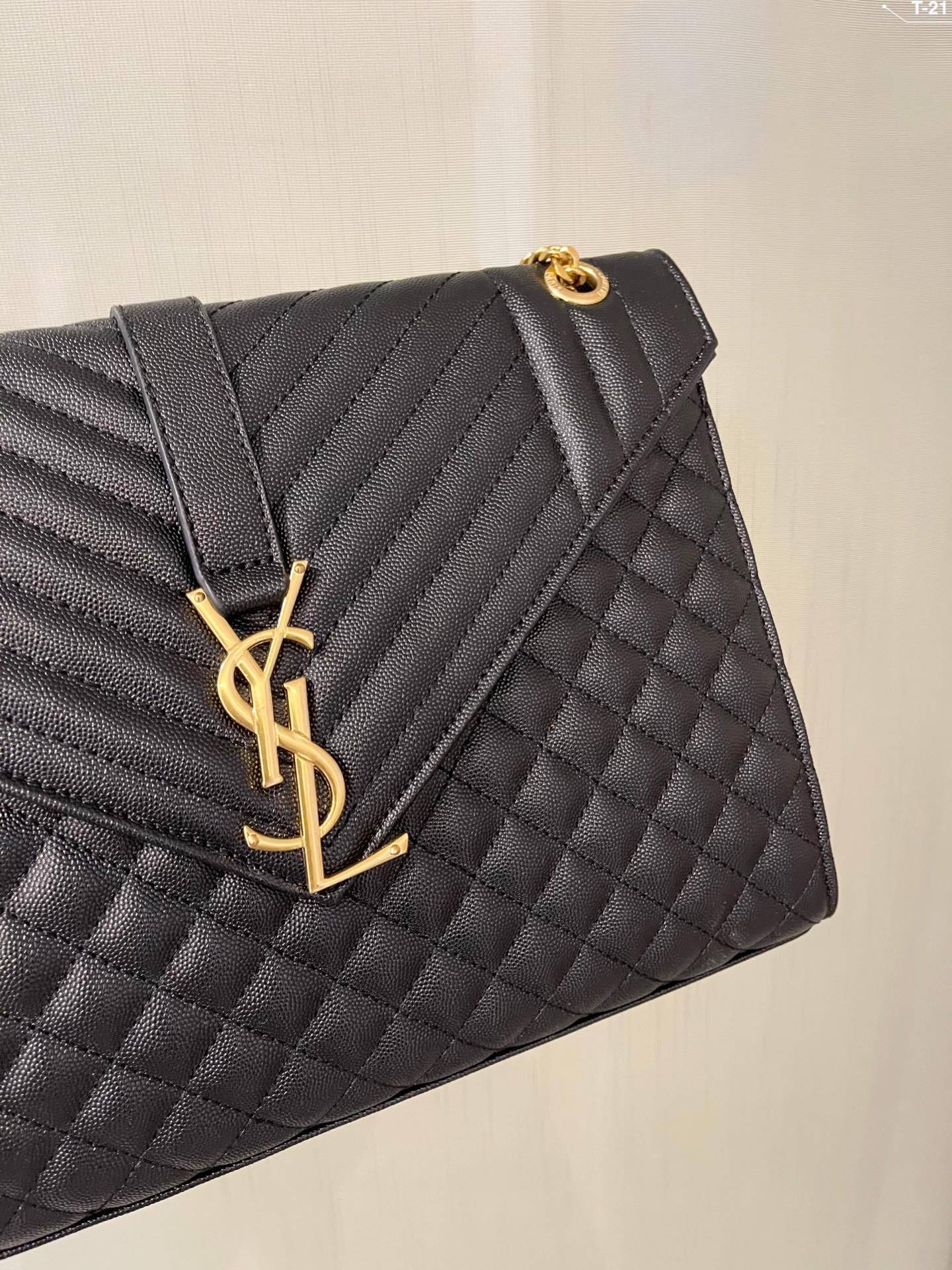 YSL ENVELOPE LARGE BAG IN MIX MATELASSÉ GRAIN DE POUDRE EMBOSSED BLACK GOLD 31CM 600166BOW911000