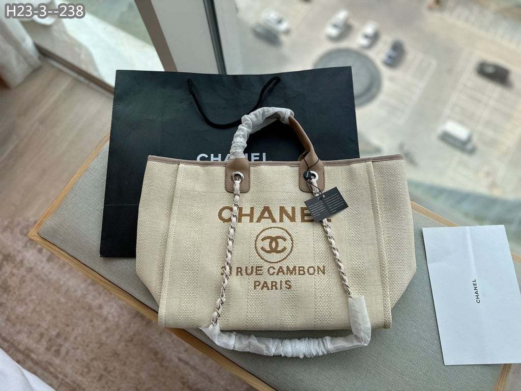 CHL 38CM BEIGE AND BROWN DEAUVILLE MEDIUM CANVAS