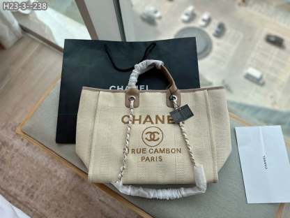 CHL 38CM BEIGE AND BROWN DEAUVILLE MEDIUM CANVAS