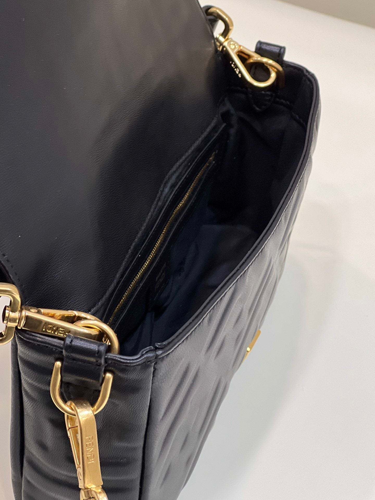 FI Baguette Black For Women, Women’s Handbags, Shoulder And Crossbody Bags 10.6in/27cm FF 8BR600A72VF15ZW