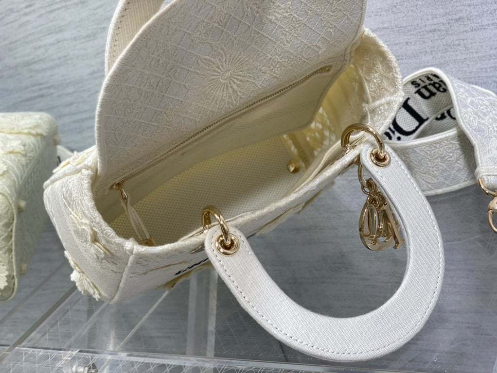 DIR MEDIUM LADY D-LITE BAG WHITE D-LACE EMBROIDERY WITH 3D MACRAME EFFECT 24CM