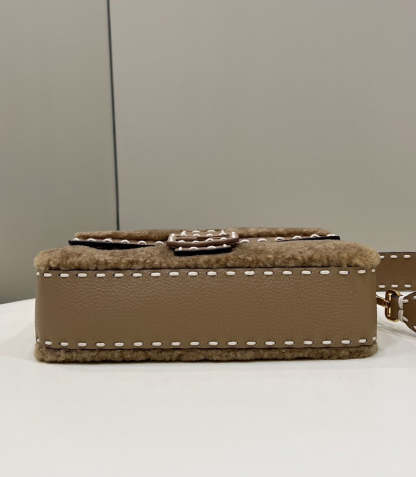 FI Baguette Beige Sheepskin Bag For Woman 27cm/10.5in 8BR600AH96F1F7O
