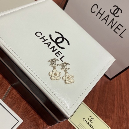 CC FLOWER WHITE EARRINGS