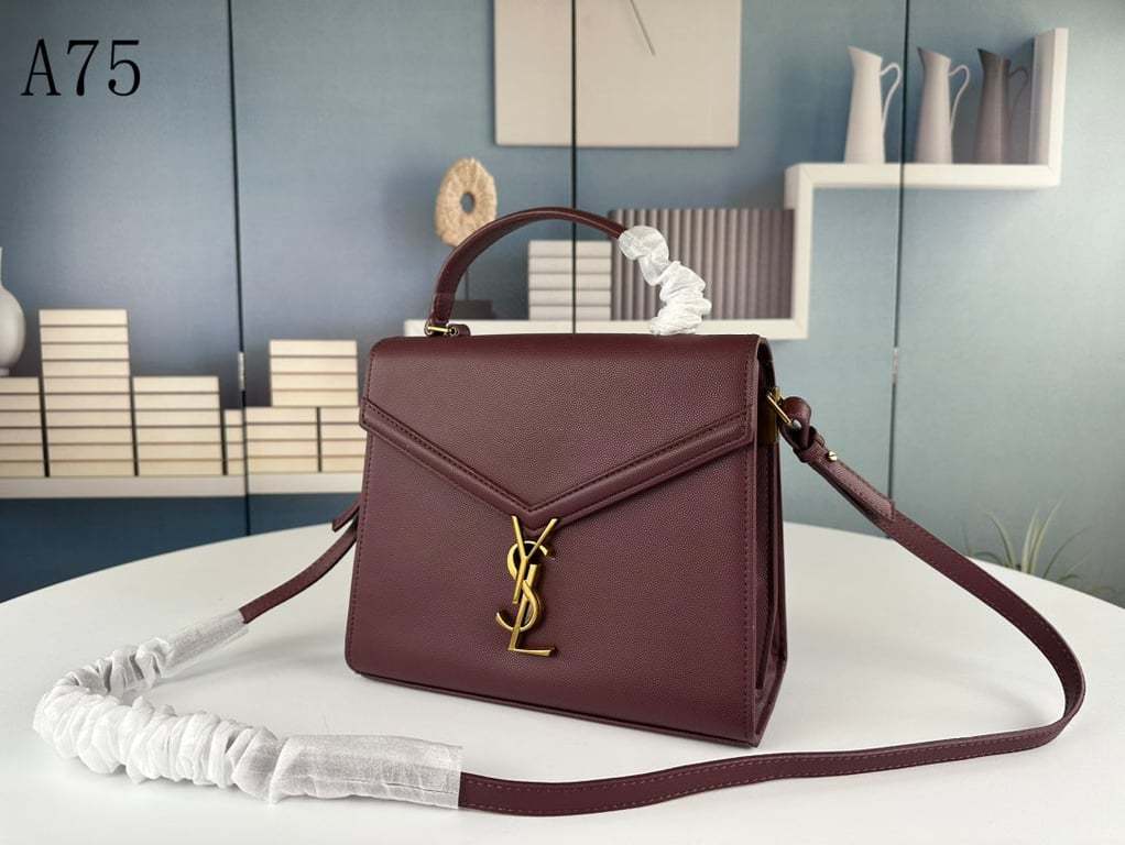 SAINT LAURENT CASSANDRA MEDIUM TOP HANDLE IN GRAIN DE POUDRE EMBOSSED DARK PECAN 24CM
