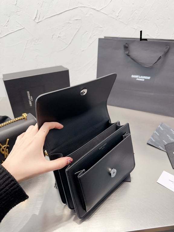 SAINT LAURENT SUNSET MEDIUM CHAIN BAG IN SMOOTH LEATHER 22CM