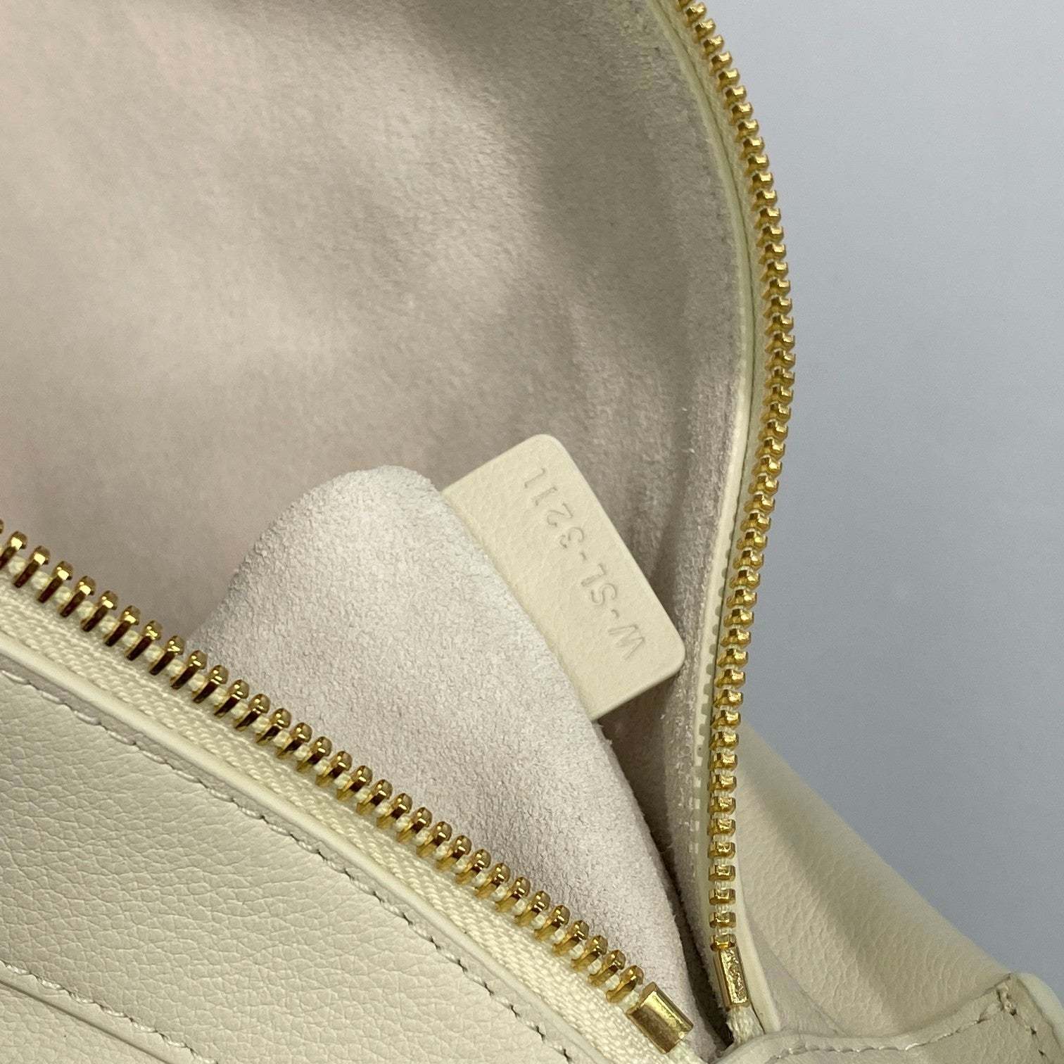 CE Medium Romy In Supple White For Women 13in/34cm 197443DPJ.01RC