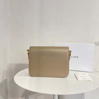 CE TEEN TRIOMPHE BAG IN SHINY CALFSKIN BEIGE 18CM