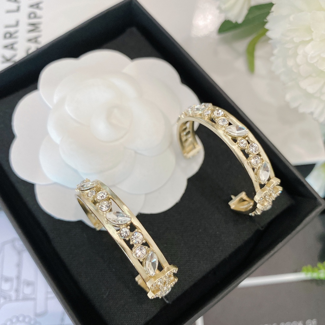 CC HOOP GOLD EARRINGS