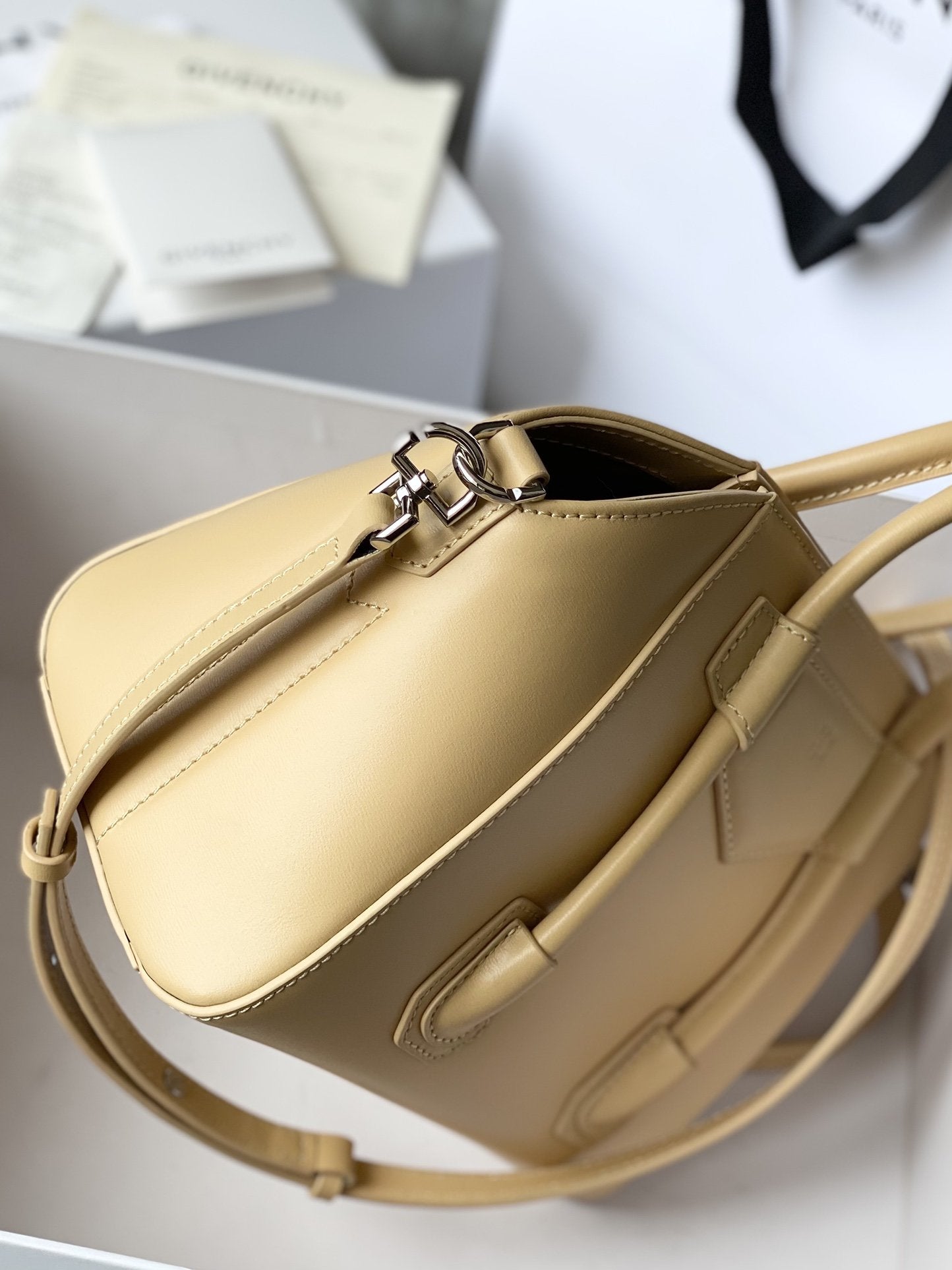 gv Mini Antigona Lock Bag Caramel For Women, Handbags, Shoulder Bags 8.7in/22cm GVC