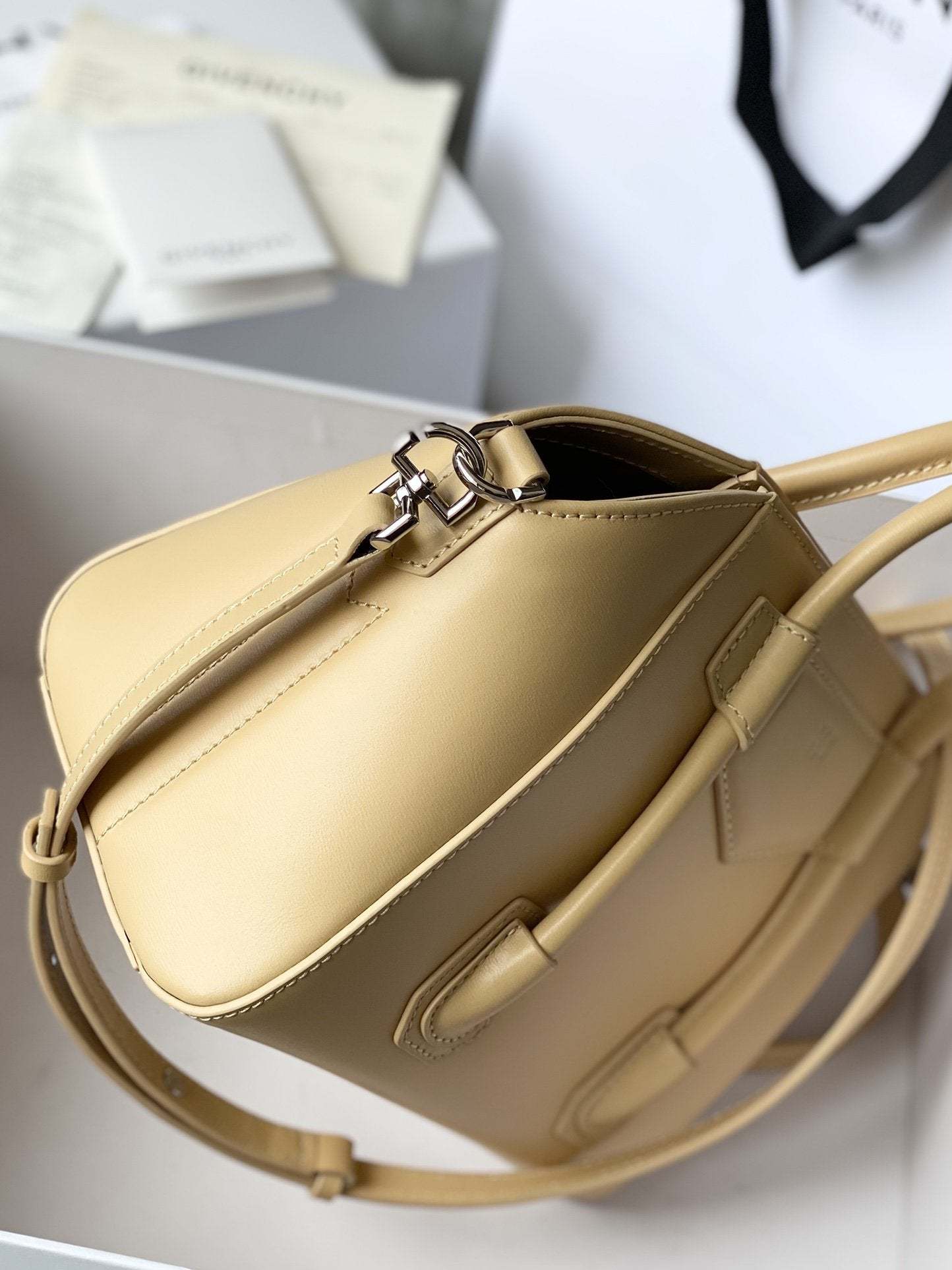 gv Mini Antigona Lock Bag Caramel For Women, Handbags, Shoulder Bags 8.7in/22cm GVC