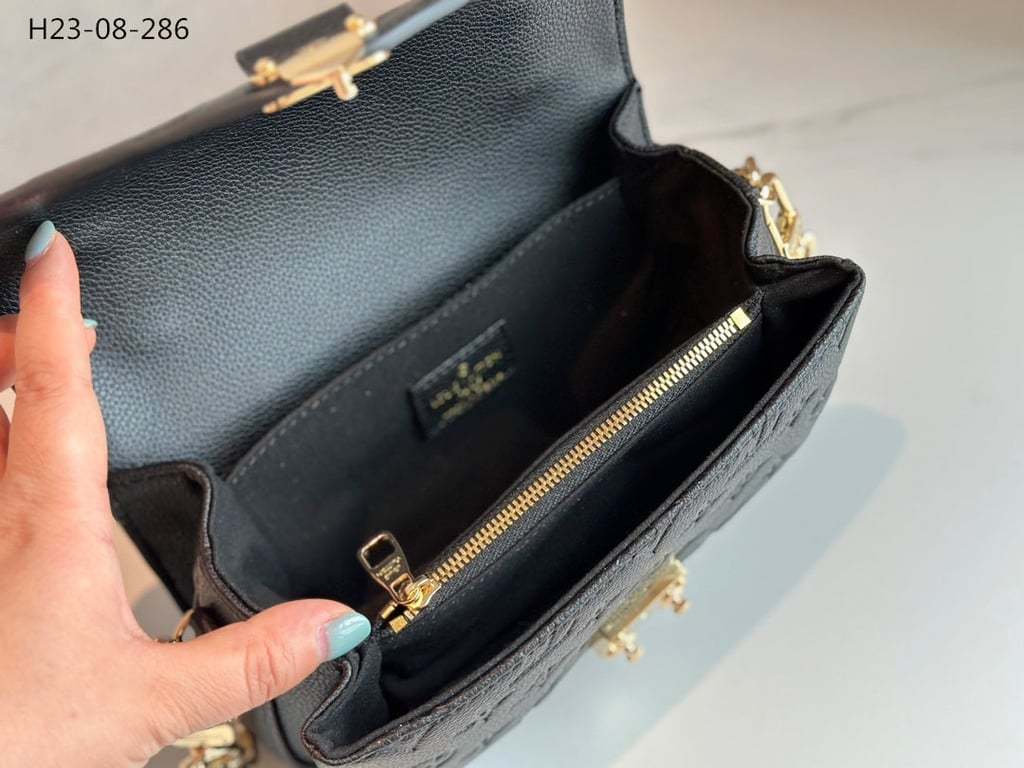 LUV POCHETTE METIS EAST WEST BAG BLACK 21CM M46595