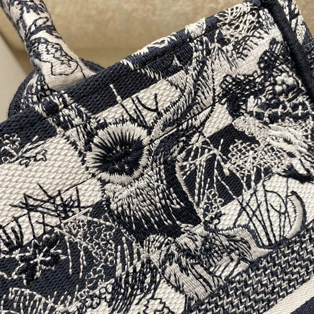 DI Medium Book Tote Toile de Jouy Stripes Embroidery, Navy Blue, For Women Women’s Handbags, 36cm CD M1296ZRLP_M928