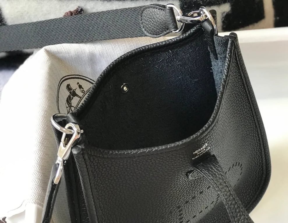 HM EVELYNE 16 AMAZONE BLACK BAG