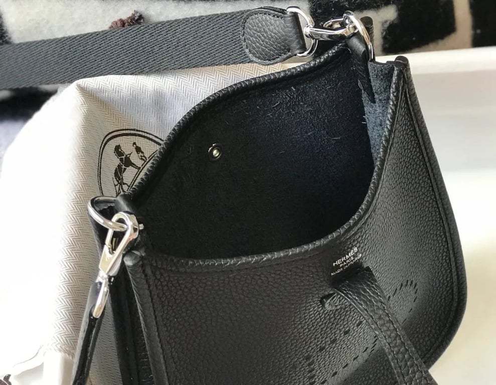 HM EVELYNE 16 AMAZONE BLACK BAG