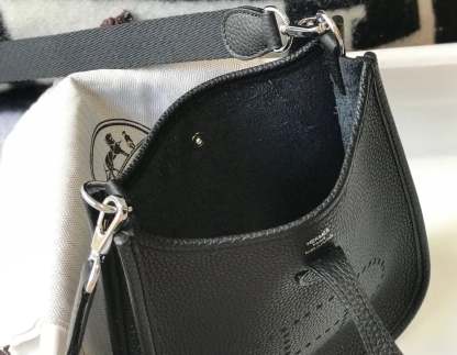 HM EVELYNE 16 AMAZONE BLACK BAG