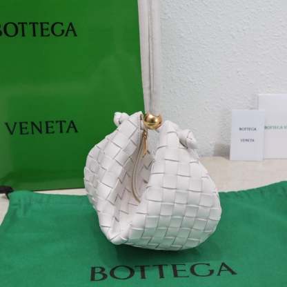 BOTTEGA VENETA MEDIUM TURN POUCH IN INTRECCIATO WHITE LEATHER
