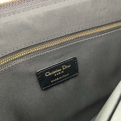 dir LARGE CARO DAILY POUCH BLACK S5086UWHC_M900