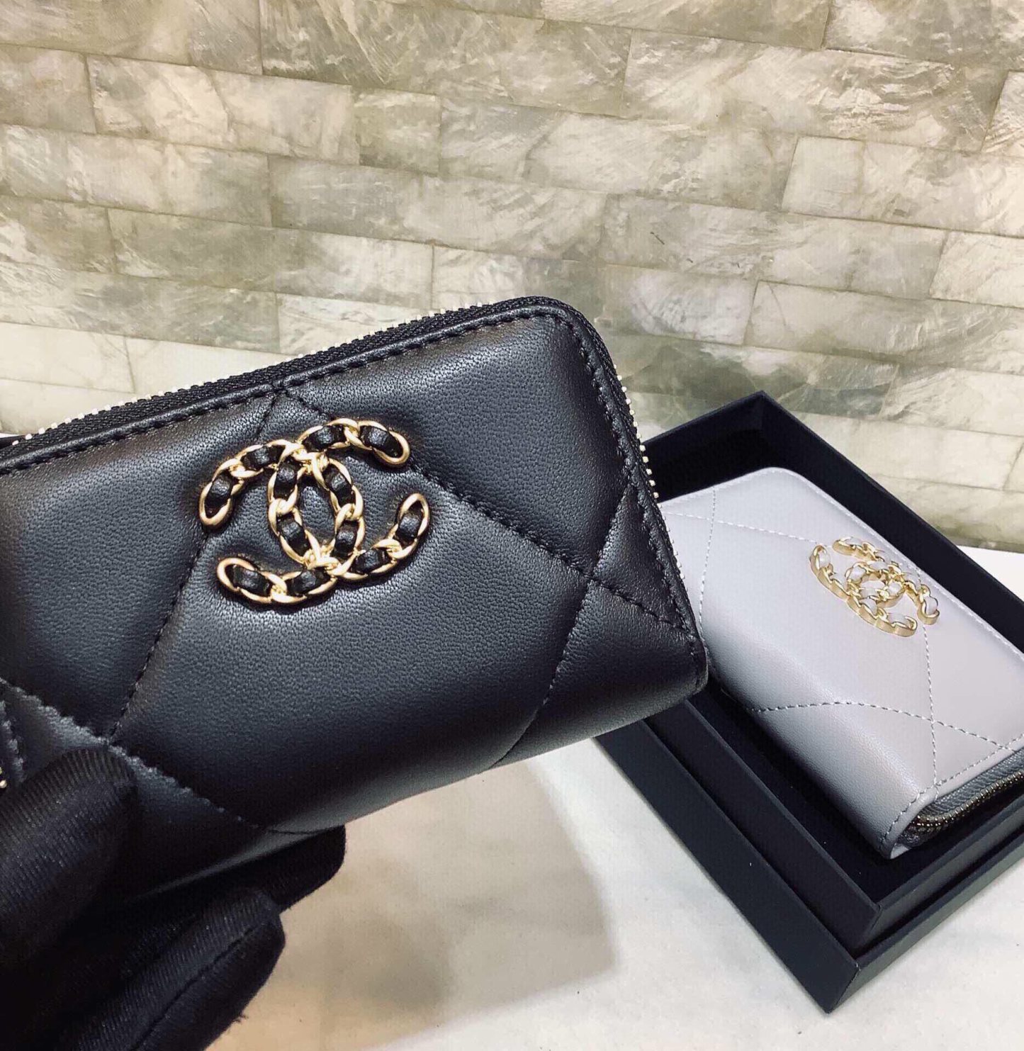 CHL 19 CARD HOLDER WITH ZIPPER LEATHER BLACK WALLET