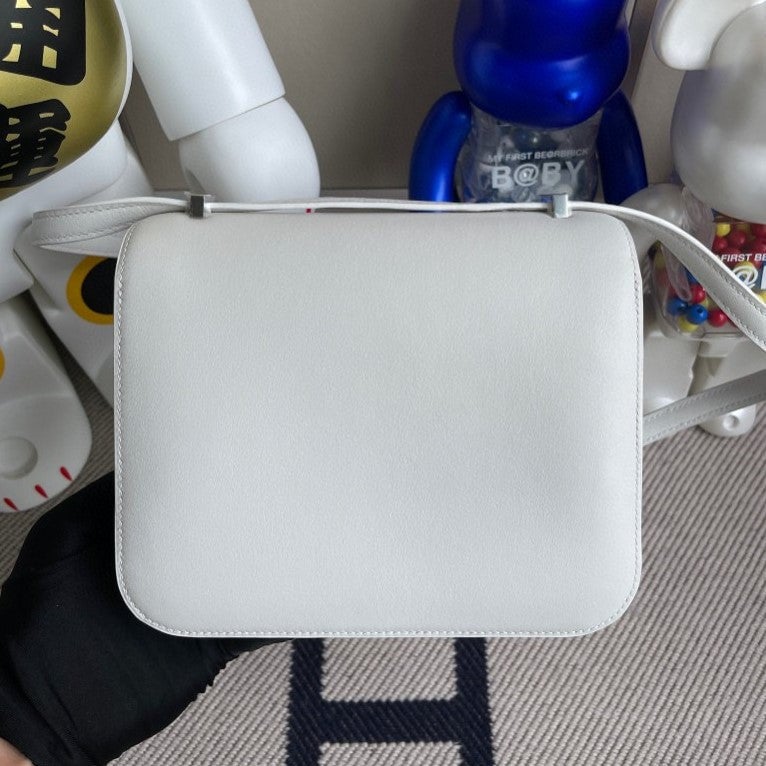 HM CONSTANCE SWIFT WHITE SILVER HARDWARE 18CM