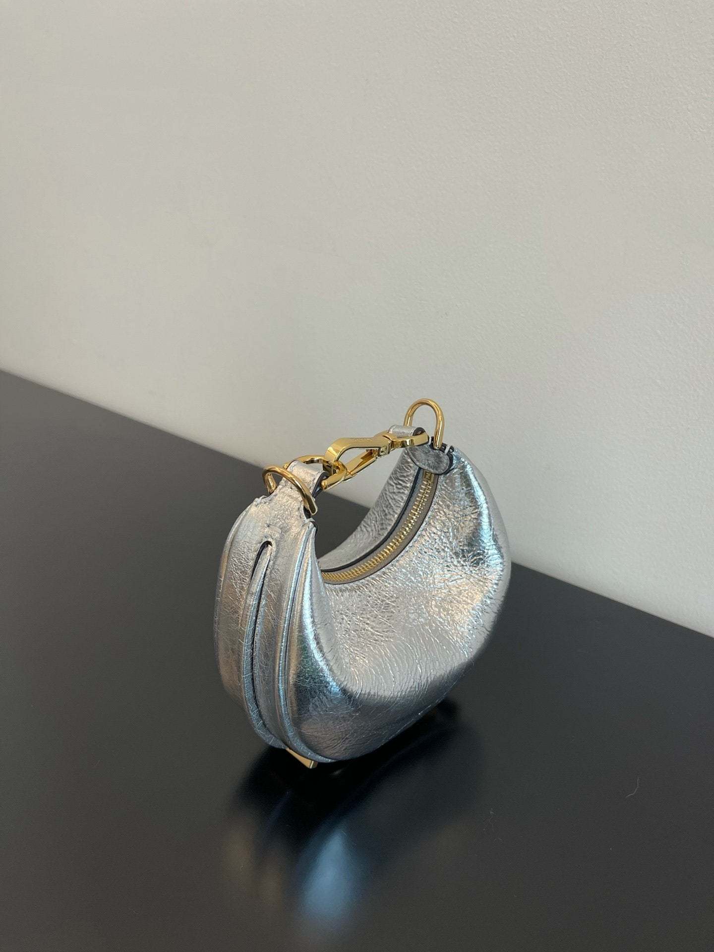 FI Nano FIgraphy Silver For Women, Women’s Handbags 6.7in/17cm FF 7AS089AISPF1HIC