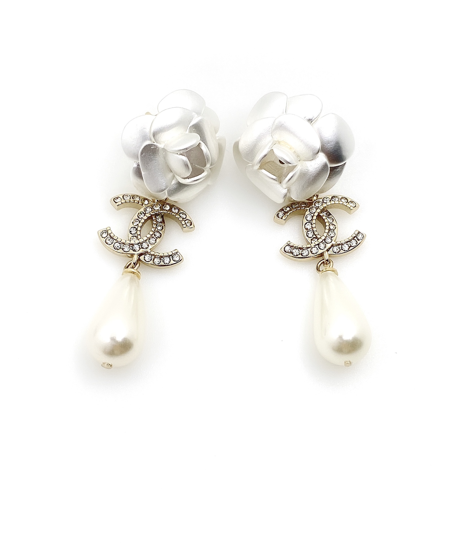 CC PEARL EARRINGS