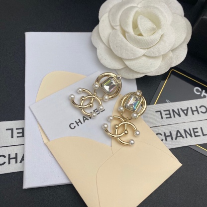 CC WHITE CRYSTALS EARRINGS