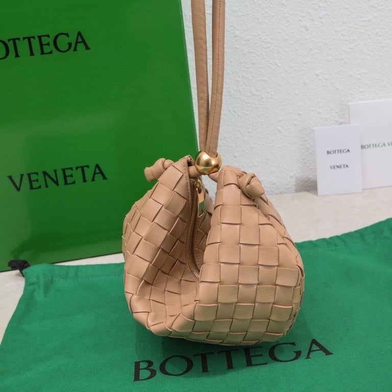 BOTTEGA VENETA MEDIUM TURN POUCH IN INTRECCIATO BEIGE LEATHER