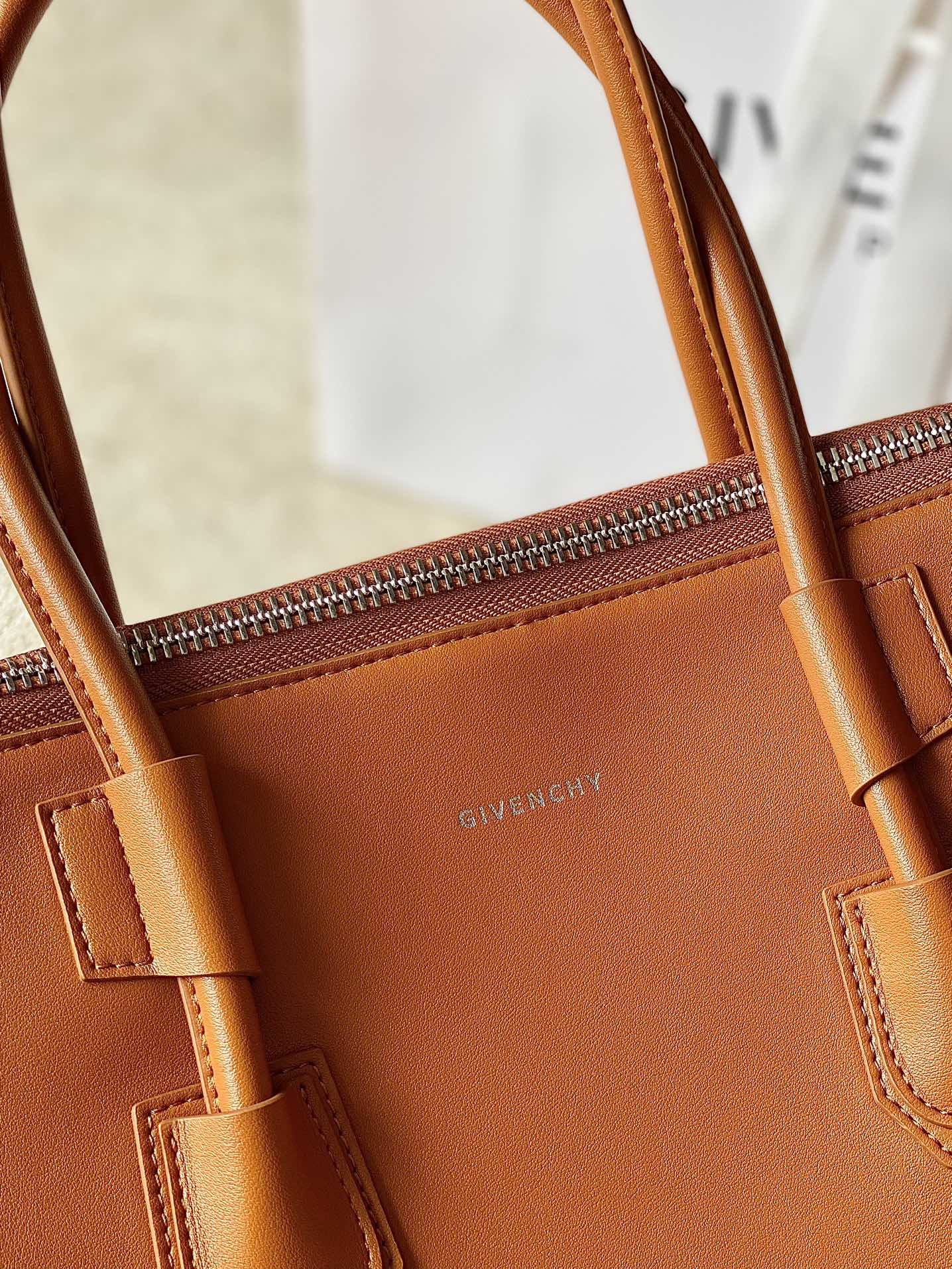 gv Small Antigona Sport Bag Pumpkin For Women, Handbags, Shoulder Bags 13in/33cm GVC BB50MZB1A4-802