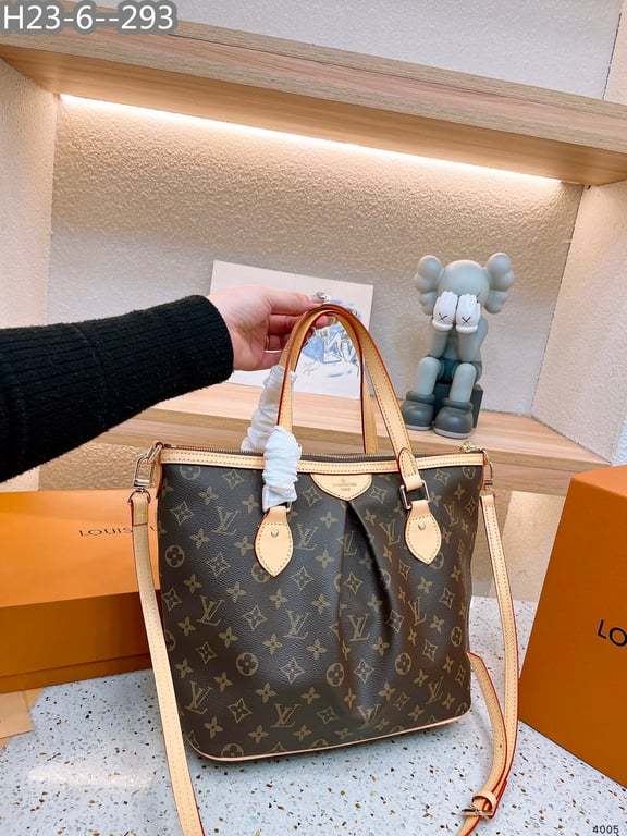 LUV 31CM PALERMO PM MONOGRAM SHOULDER BAG