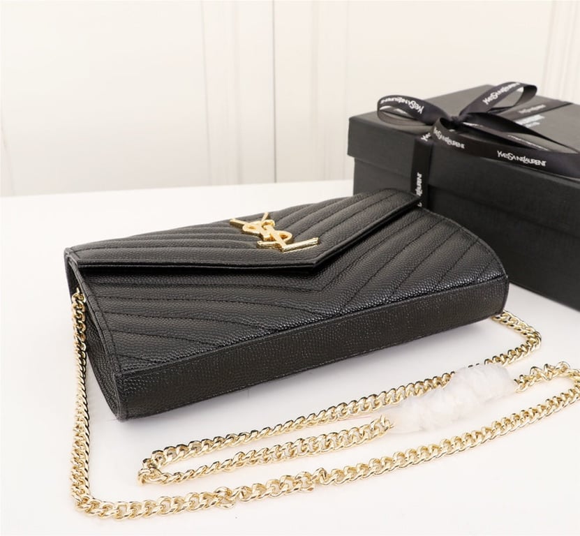SAINT LAURENT CASSANDRE MATELASSE CHAIN WALLET IN GRAIN DE POUDRE EMBOSSED BLACK GOLD 22CM