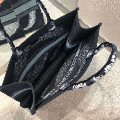 DI Large Book Tote Black For Women 16.5in/42cm CD M1286ZRIW