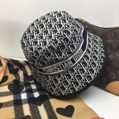 DOR OBLIQUE BUCKET HAT BLACK
