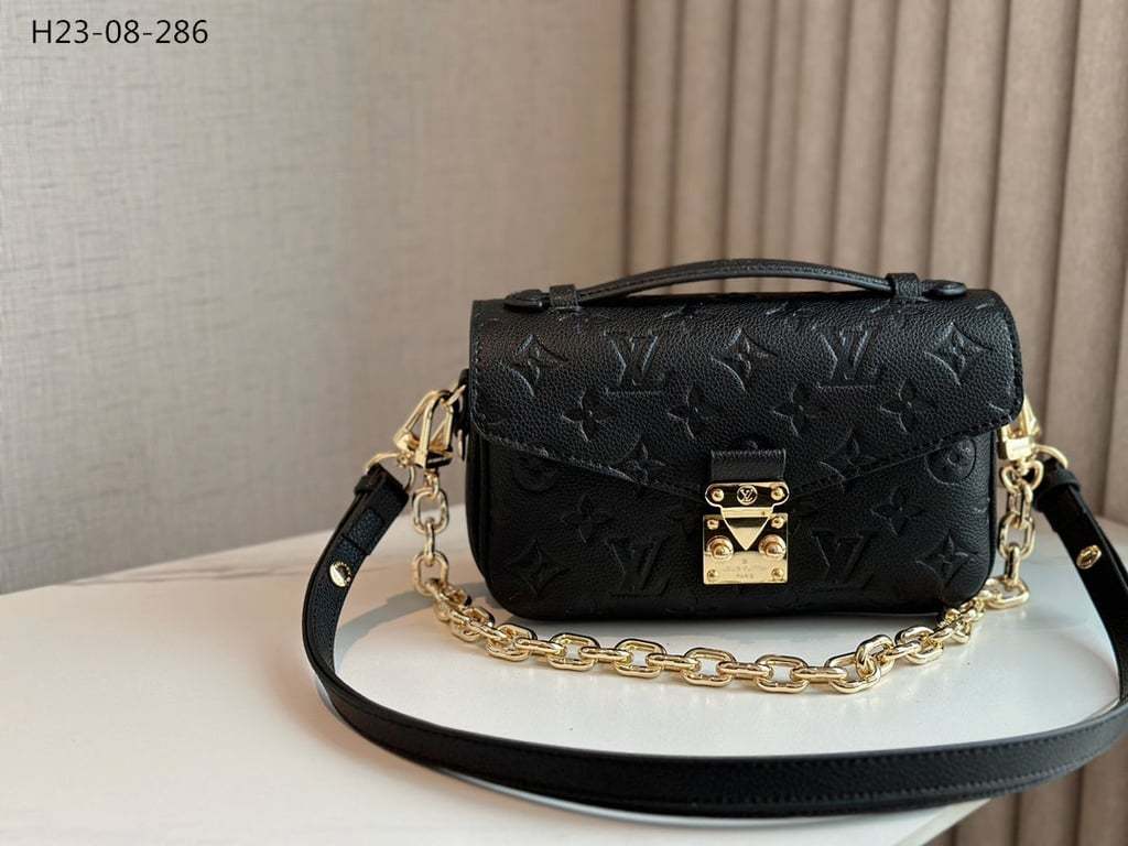 LUV POCHETTE METIS EAST WEST BAG BLACK 21CM M46595