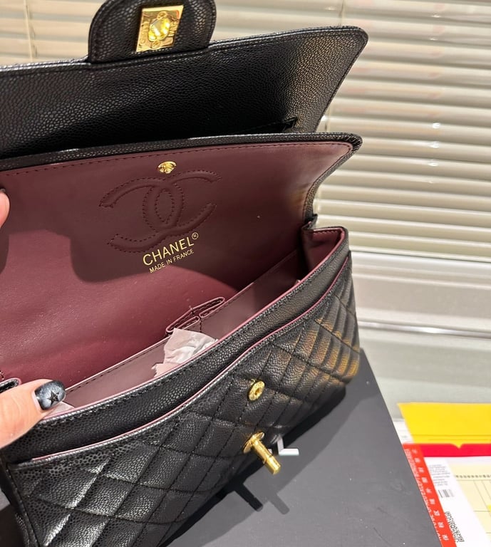 CHL MEDIUM CLASSIC FLAP BAG GOLD HARDWARE BLACK 26CM