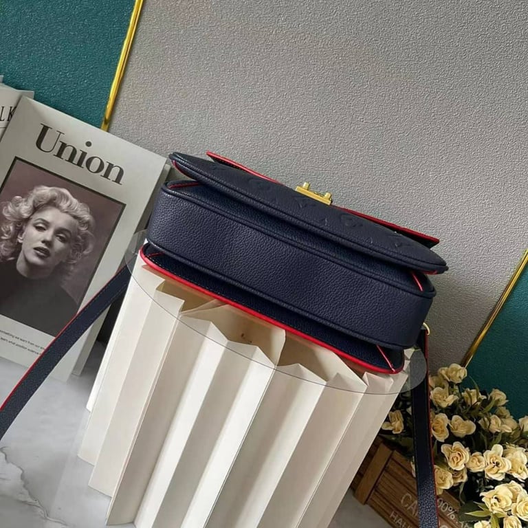LUV POCHETTE METIS 25CM M44071