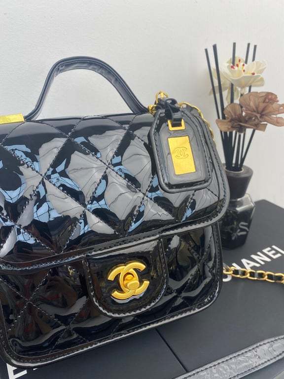 CHL SMALL FLAP BAG WITH TOP HANDLE BLACK AS3652