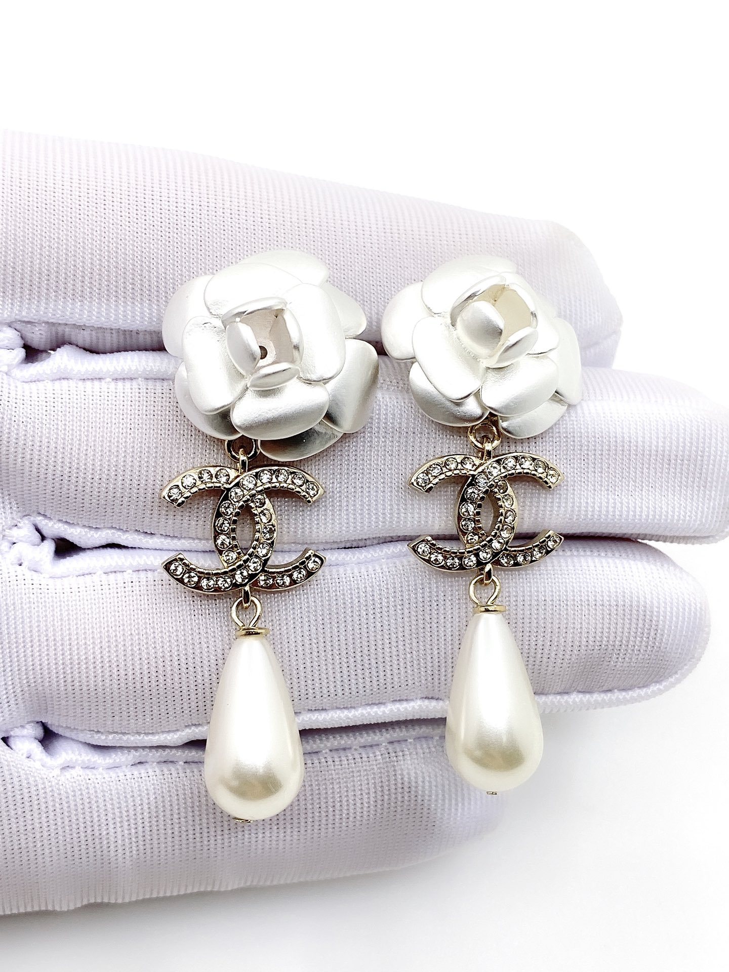 CC PEARL EARRINGS