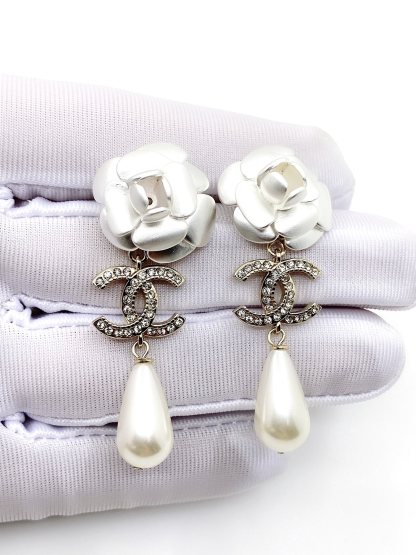 CC PEARL EARRINGS