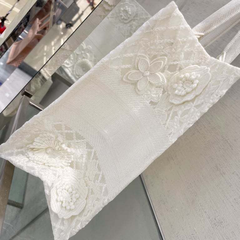 DIR 36CM WHITE D-LACE EMBROIDERY WITH 3D MACRAME EFFECT TOTE BAG