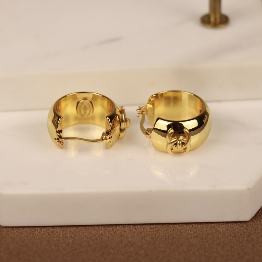 CC CC HOOP EARRINGS