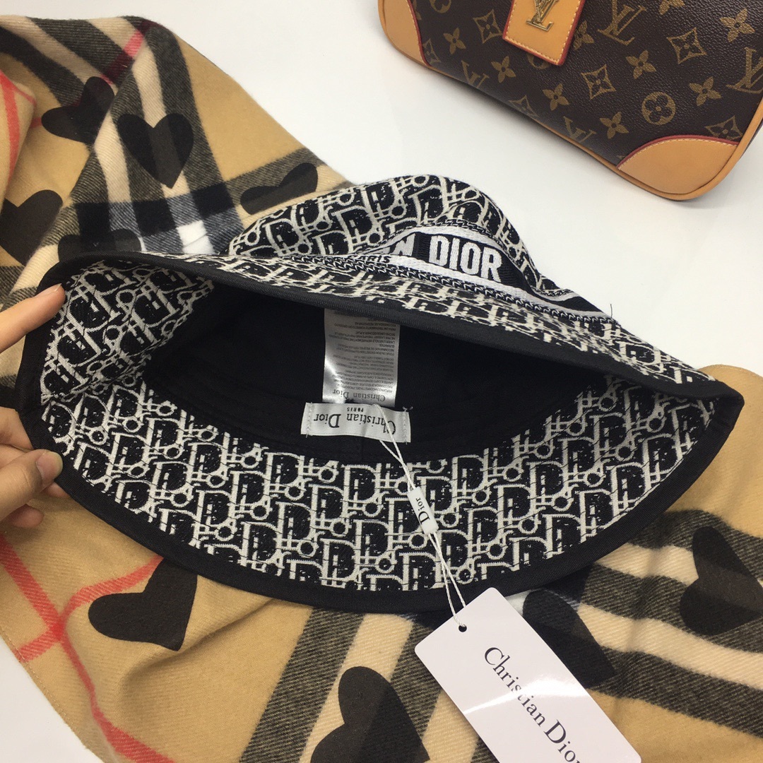 DOR OBLIQUE BUCKET HAT BLACK