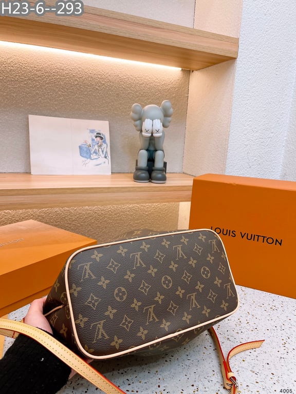 LUV 31CM PALERMO PM MONOGRAM SHOULDER BAG