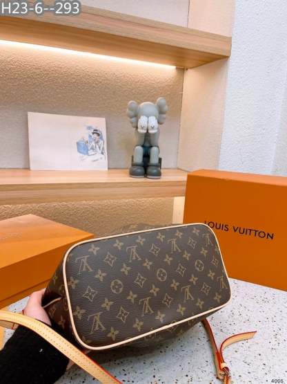 LUV 31CM PALERMO PM MONOGRAM SHOULDER BAG