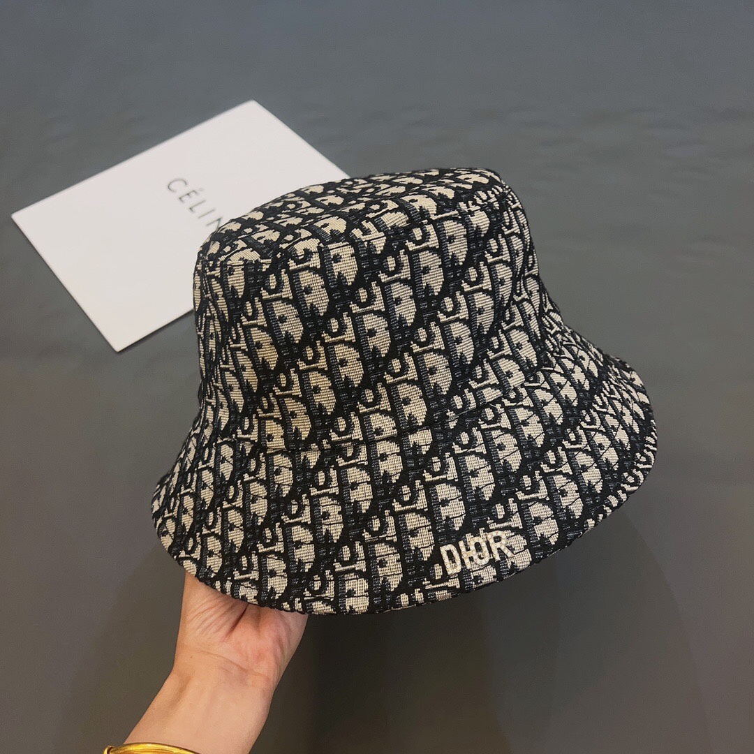 DOR OBLIQUE BUCKET HAT WITH DOR HARDWARE BLACK AND BEIGE