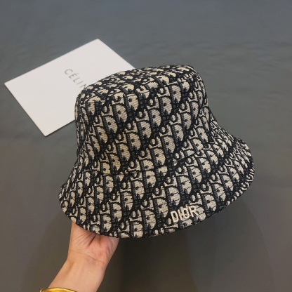 DOR OBLIQUE BUCKET HAT WITH DOR HARDWARE BLACK AND BEIGE