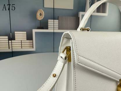 SAINT LAURENT CASSANDRA MEDIUM TOP HANDLE IN GRAIN DE POUDRE EMBOSSED WHITE LEATHER 24CM